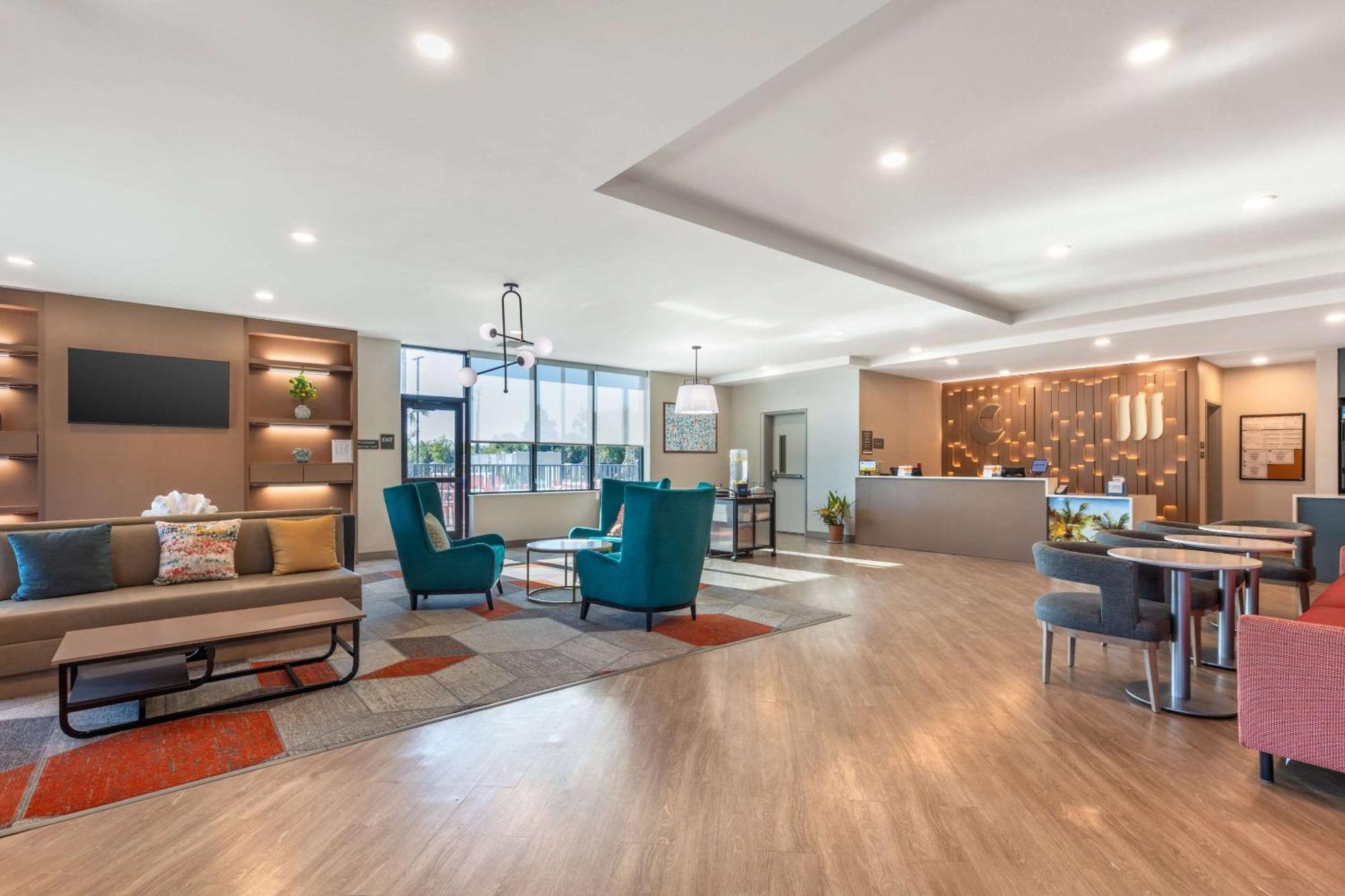 Comfort Suites Fort Myers East I-75 Bagian luar foto
