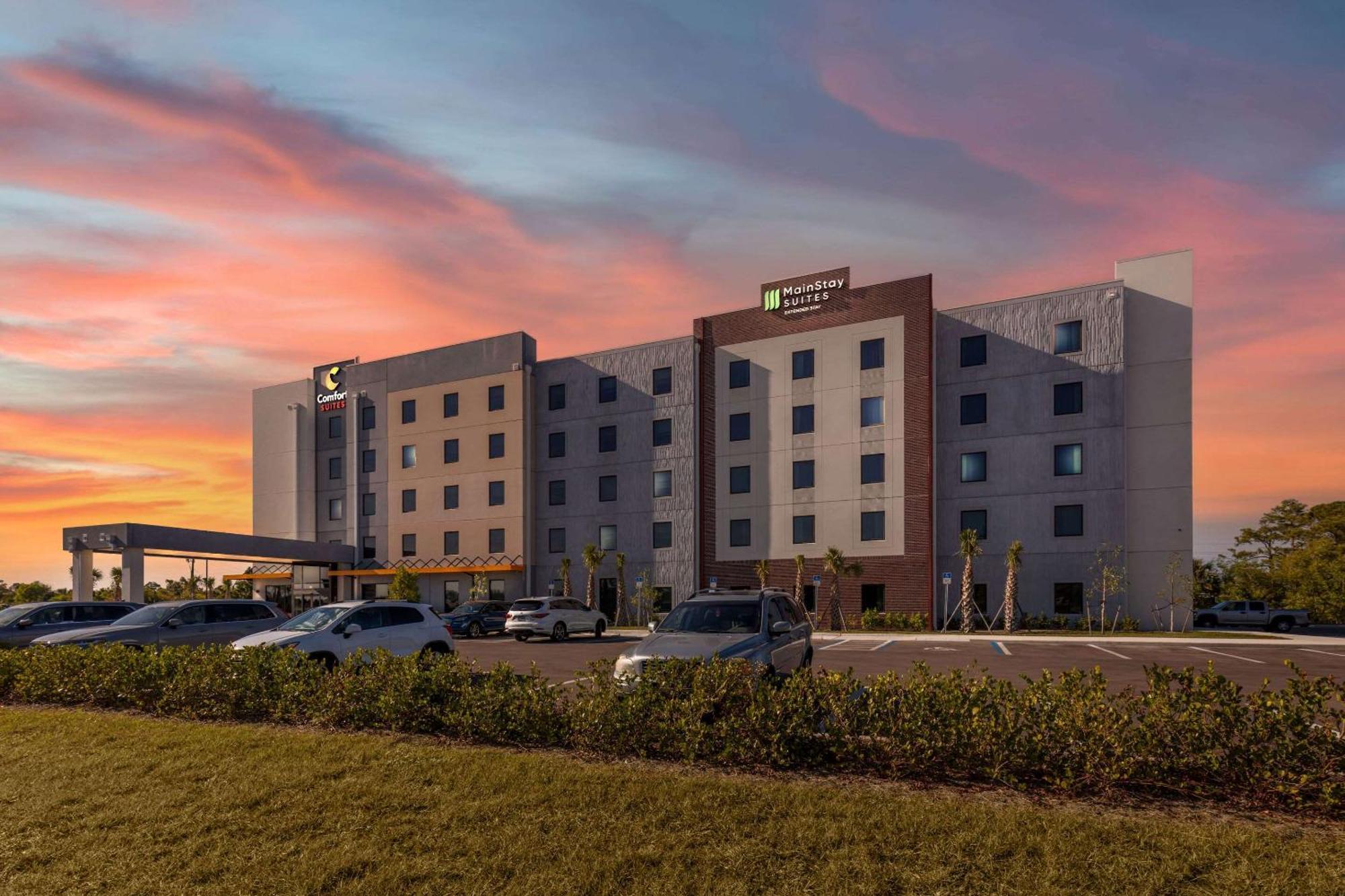 Comfort Suites Fort Myers East I-75 Bagian luar foto