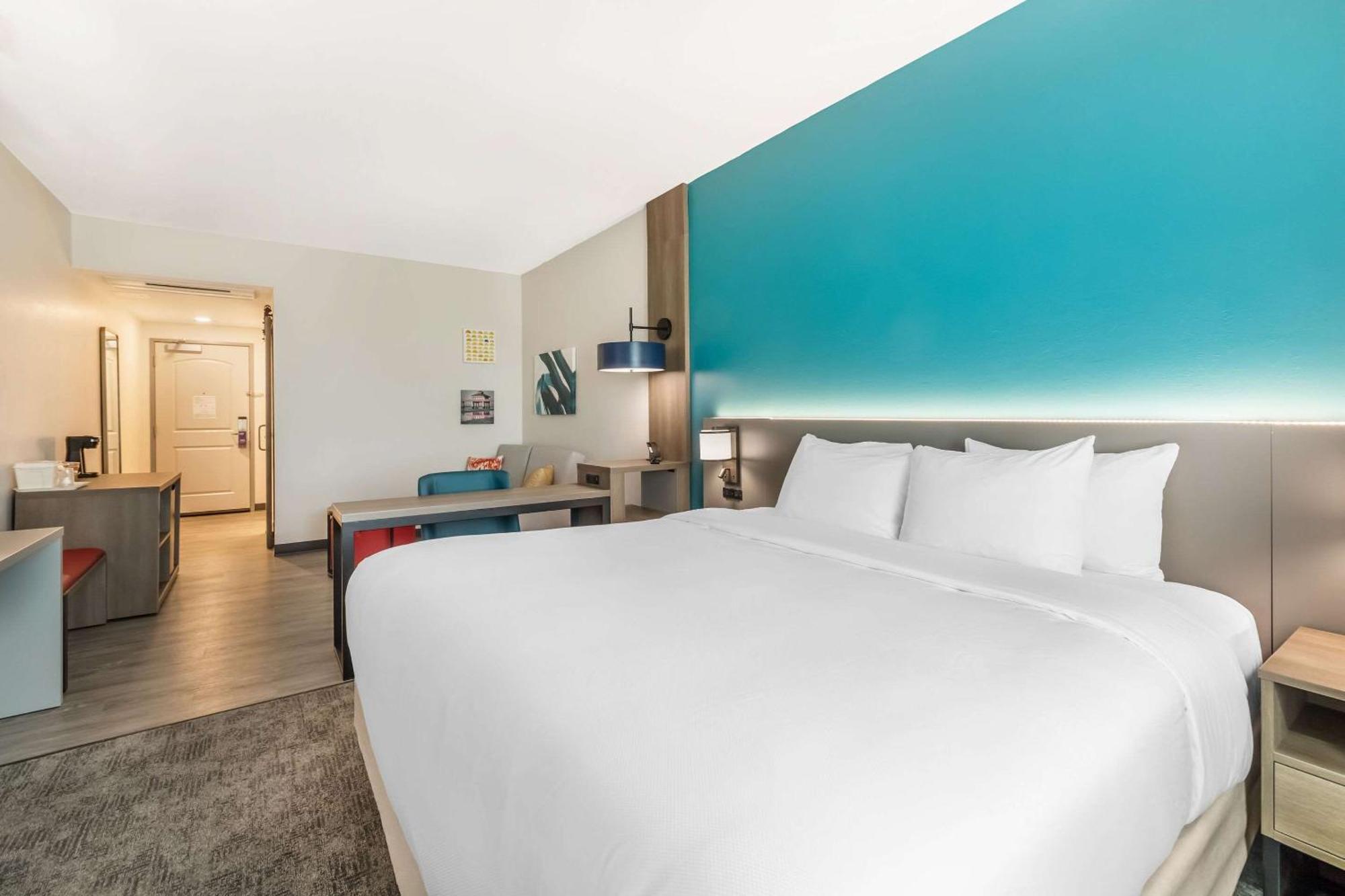 Comfort Suites Fort Myers East I-75 Bagian luar foto