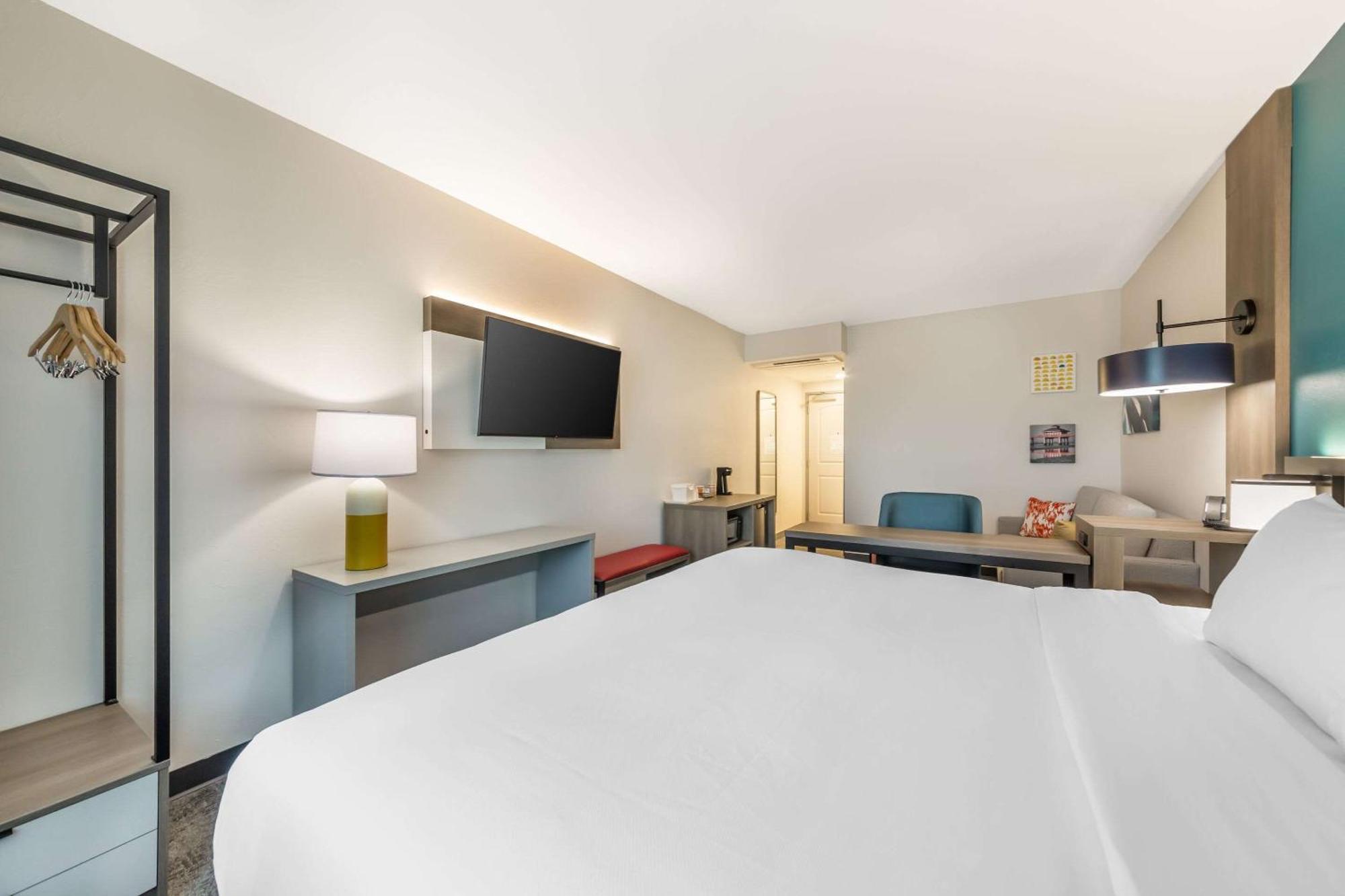 Comfort Suites Fort Myers East I-75 Bagian luar foto